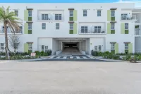 Stylish-King Beds, Free Parking, Near Attractions