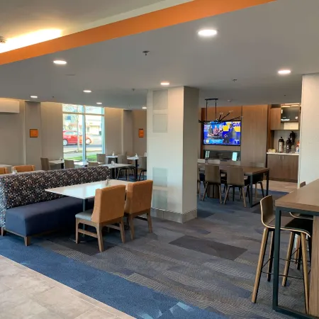 La Quinta Inn & Suites by Wyndham Springfield