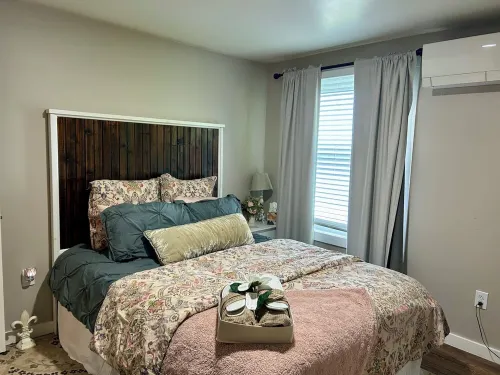 Seneca Sunsets - Waterfront, hot tub, new dock, great views, central location!