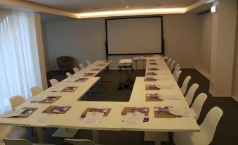 Essence Inn Marianos Hotel