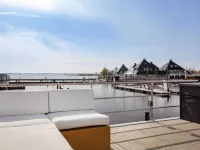 Houseboat Sneekermeer with Garden and Views