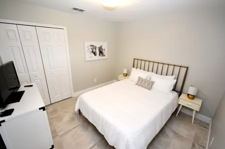 Greater Groves - 5 Bedrooms House w/Pool-5202GG Home by RedAwning