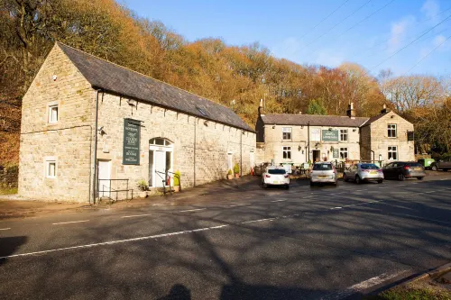 The Ladybower Inn Hotels in Castleton