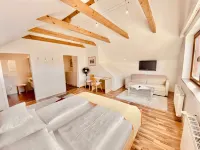 Gasthof Zum Moosmann - Familie Pachernigg Hotels near Die groesste Traube der Welt am Eory-Kogel