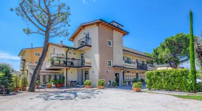 B&B America Hotel in zona Grotte di Catullo e Museo Archeologico di Sirmione