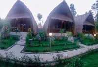 Gati Cottage Hotels near Kelingking Beach