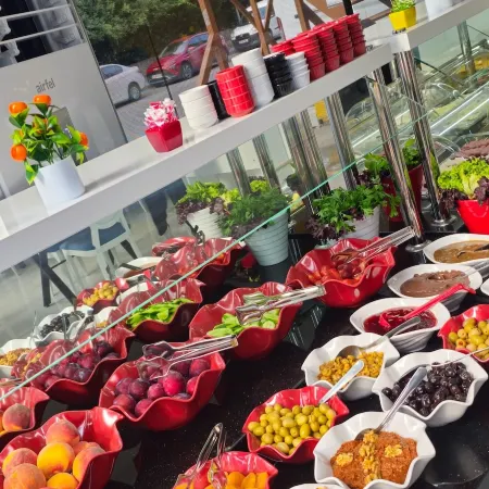 Skyblue Istanbul Hotel Отели рядом с достопримечательностью «Пристань для яхт Виапорт»
