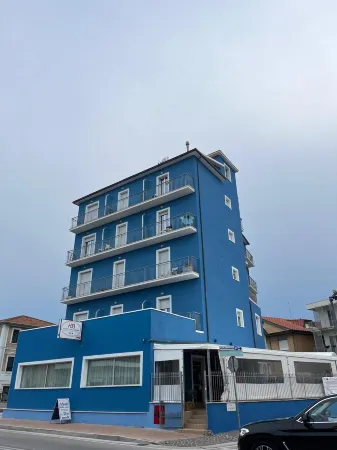 Hotel Belvedere Отели в г. Монтегранаро