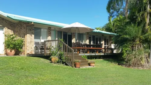 Hilltop Hideaway - parking