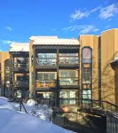 The Ironwood on Blueberry Hill Hotel di Whistler