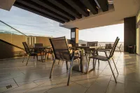 Niza Five Luxury Beach Apartments