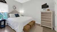 KK's Beach House - Newly Remodeled, Close to Seaside, Easy Walk to Beach