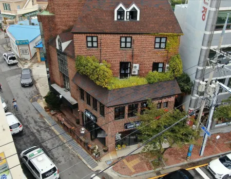 逗號普拉斯旅館