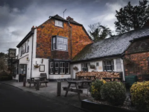 The Black Horse Inn Hotels near Mote Park