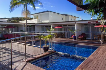 Commodores Lodge Отели в г. Рассел