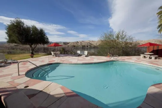 Lodge on the River Отели в г. Буллхед Сити