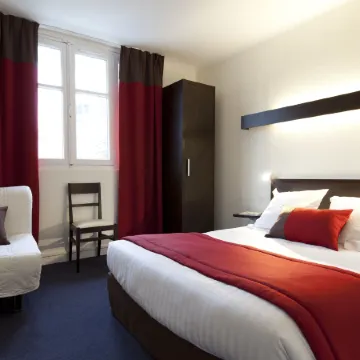 Logis Hotel Chateaubriand Отели рядом с достопримечательностью «Иль-де-Версаль»