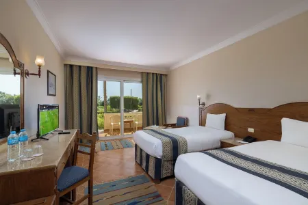 Bliss Nada Beach Resort Отели рядом с достопримечательностью «Bridge of Royal Tulip Beach Resort»