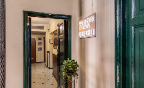 Drago d'Oro Guesthouse - Accross from Metro Vittorio Emanuele