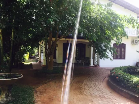 Pabasara Guest House Kalawewa Отели рядом с достопримечательностью «Kossakandha Raja Maha Viharaya»