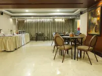 ديبلومات هوتل Hotels near كولابا