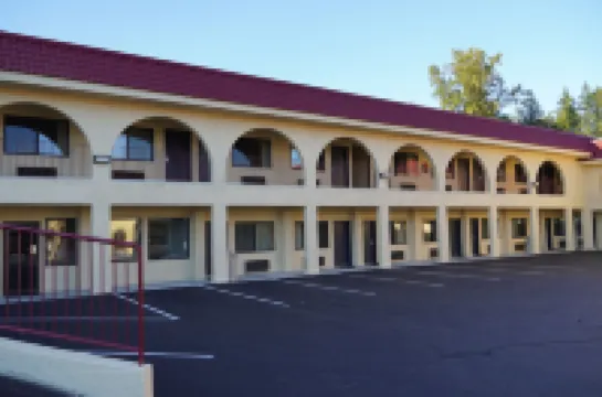Timberland Inn & Suites