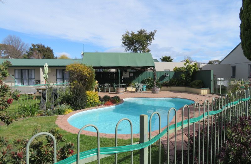 Commodore Court Motel photo 2