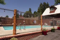 Sleepy Hollow Cabins & Hotel Hotels in Crestline