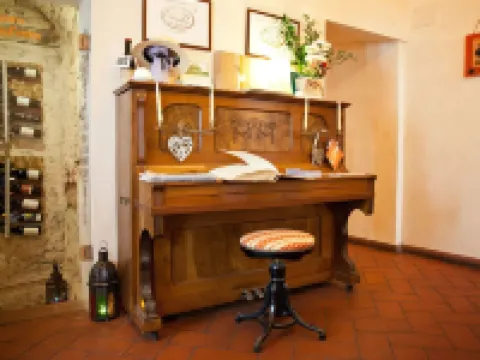 オステリア センザ フレッタ アフィッタカメーレ クーネオのホテル