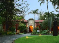 Hotel Racquet Cuernavaca Hotel dekat Palacio de Cortes