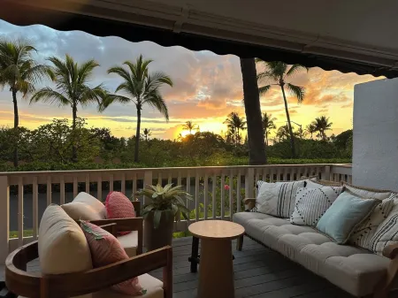 NEW!! Charming 1-bedroom bungalow in amazing Kona Отели рядом с достопримечательностью «St Peter's by The Sea Catholic Church»