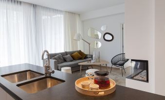 Unit 1 - Stylish Smart Home with Private Parking