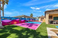 Luxurious Villa Living in Indio w Pool Spa