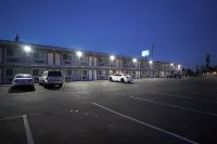 Airport Stay Motel - parkir