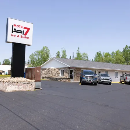 Motel 7 Inn & Suites