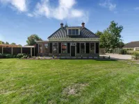 Stylish Farmhouse with Spa Tub Hôtels à : 