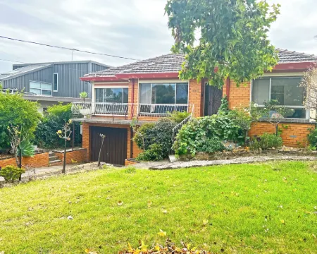 Doncaster Brick Family Home Hotels in Doncaster