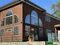 Mohican Resort Motel, Conveniently Located to All Lake George Attractions Hotels in Lake Luzerne