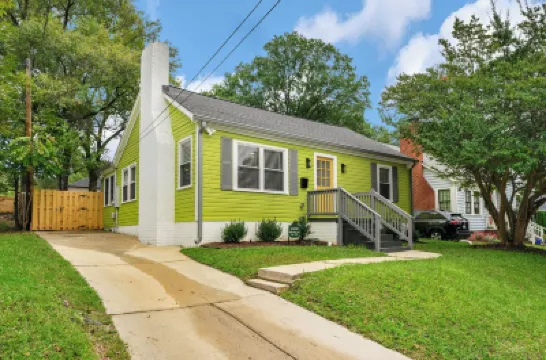 時尚四卧室避風港後院和火坑 酒店