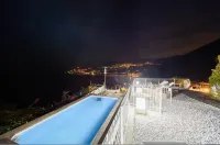 Villa Vittoria in Maiori - مسبح