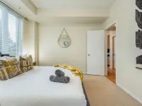 Cozy 1 Bedroom Townhouse Hotels near Lisgar