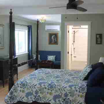 Cranberry Moon Inn Rooms