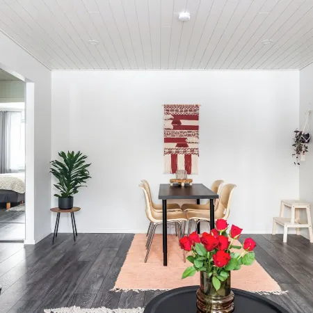 Bright 1BR Apartment next to the Beach