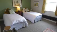 Royal Oak Retreat - Sleeps 6 Pub & Pet Friendly