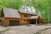 New Build Luxury Wooded Lodge Steps from Lake MI