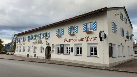 Hotel Gasthof Zur Post Benediktbeuern Отели в г. Бенедиктбойерн