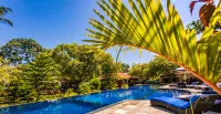 Oceans 5 Dive Resort - Infinity Pools