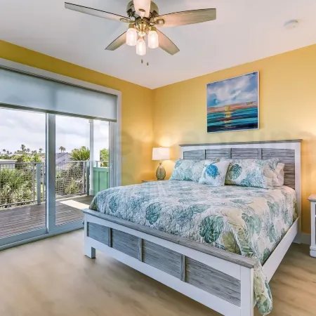391 S Fletcher Ave C 3 Bedroom Townhouse by RedAwning