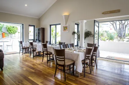 Orange Inn Knysna Отели в г. Книсна