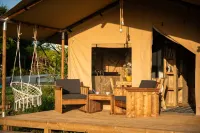 La Jolie Longère Fleurie Tiny House Avec Piscine et Jardin Hotels in Virson